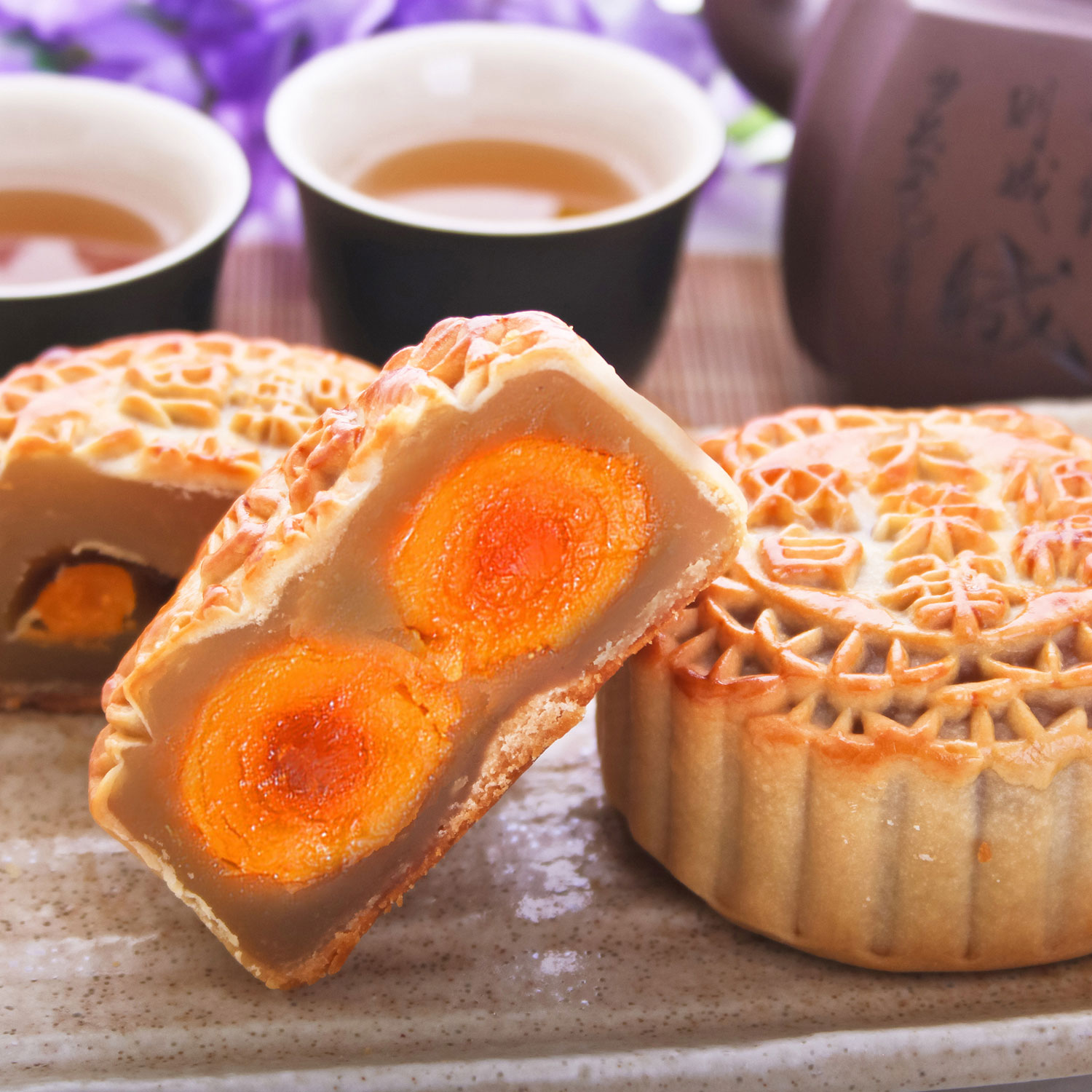 Wing Wah Low Sugar White Lotus Seed Paste Mooncake (2 Yolks) 740g - Tak ...